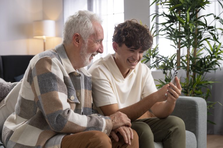 كيف تحقق الرفاهية النفسية لكبار السن في المنزل؟