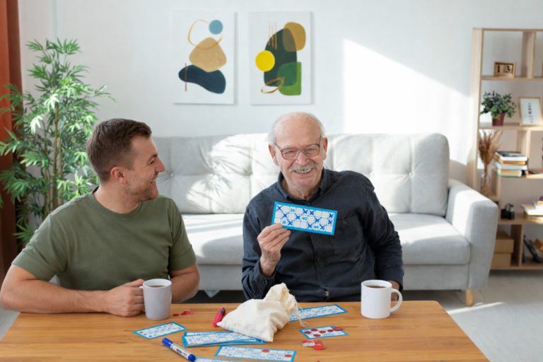 كيف يساعد اكتشاف هوايات جديدة لكبار السن على تعزيز صحتهم؟