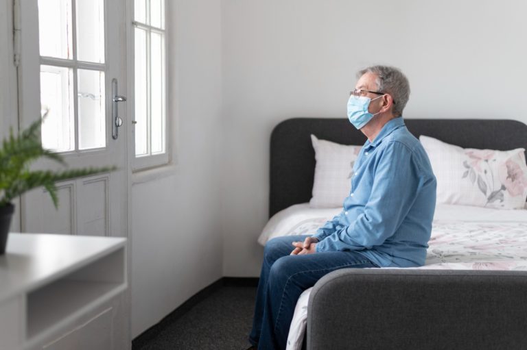 العزلة الاجتماعية وتأثيرها على نفسية كبار السن