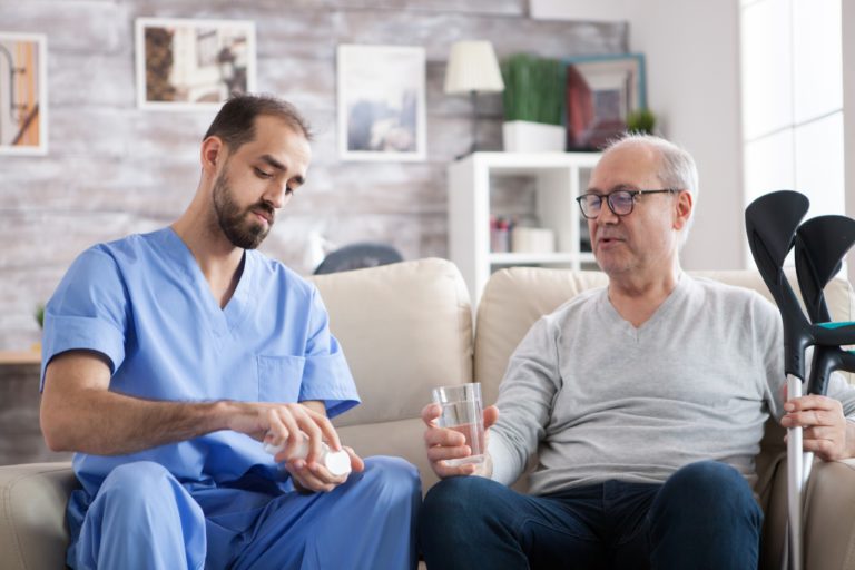 الاحتياجات الصحية للمسنين وأهمية الرعاية الصحية المستمرة